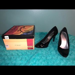 COPY - Fioni Women’s 2 1/2 in black heel sz 6W new in box
